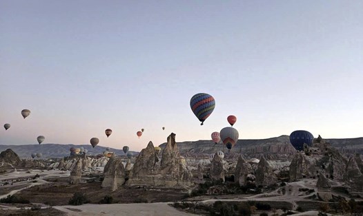 Bay khinh khí cầu ở Cappadocia.