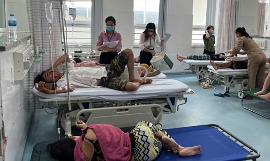 Nhiều ca nhập viện điều trị vì ngộ độc thực phẩm, nghi do ăn bánh mì. Ảnh: Thành An