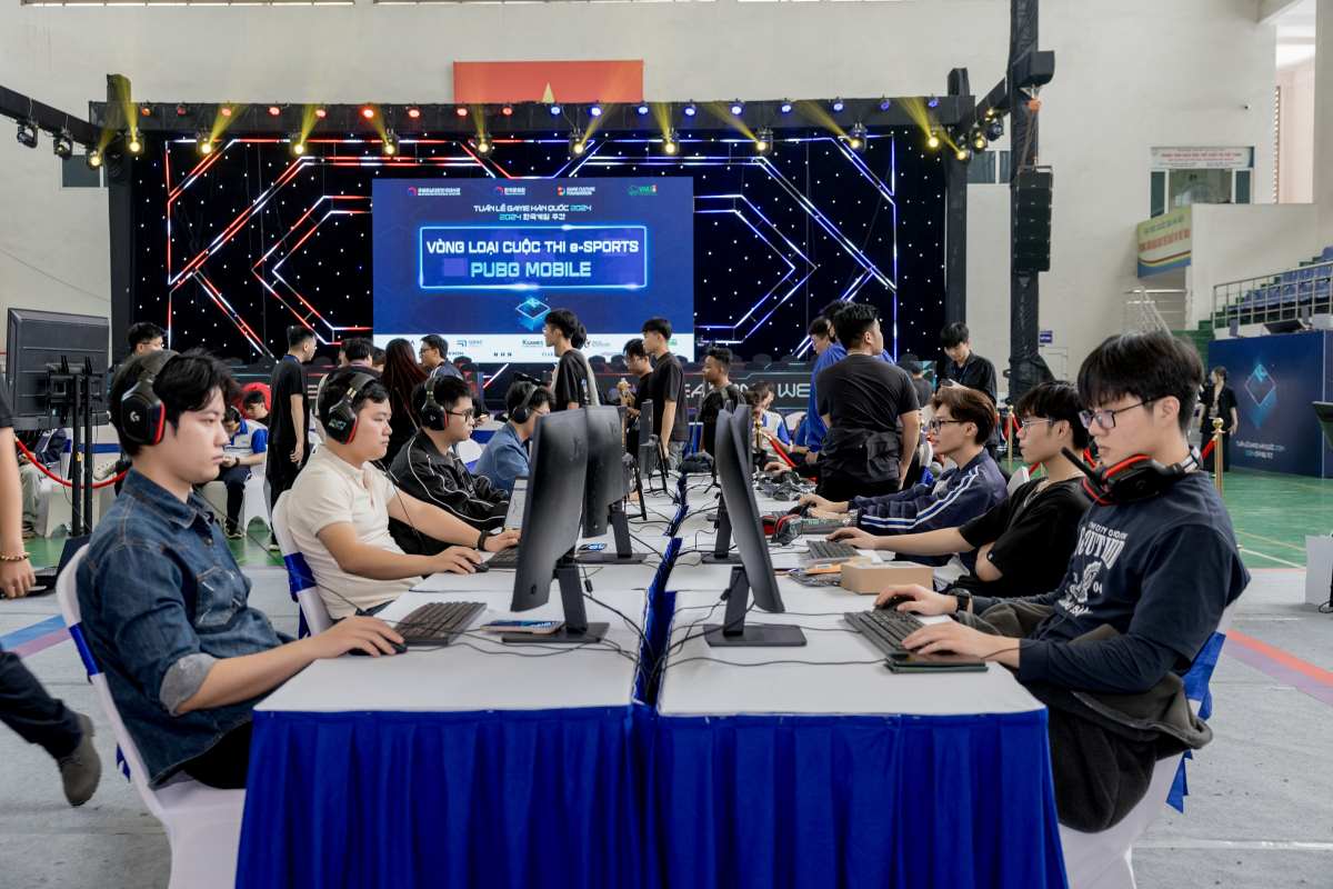 Visitors experience games at the 2024 Korea Game Week. Photo: Embassy of the Republic of Korea