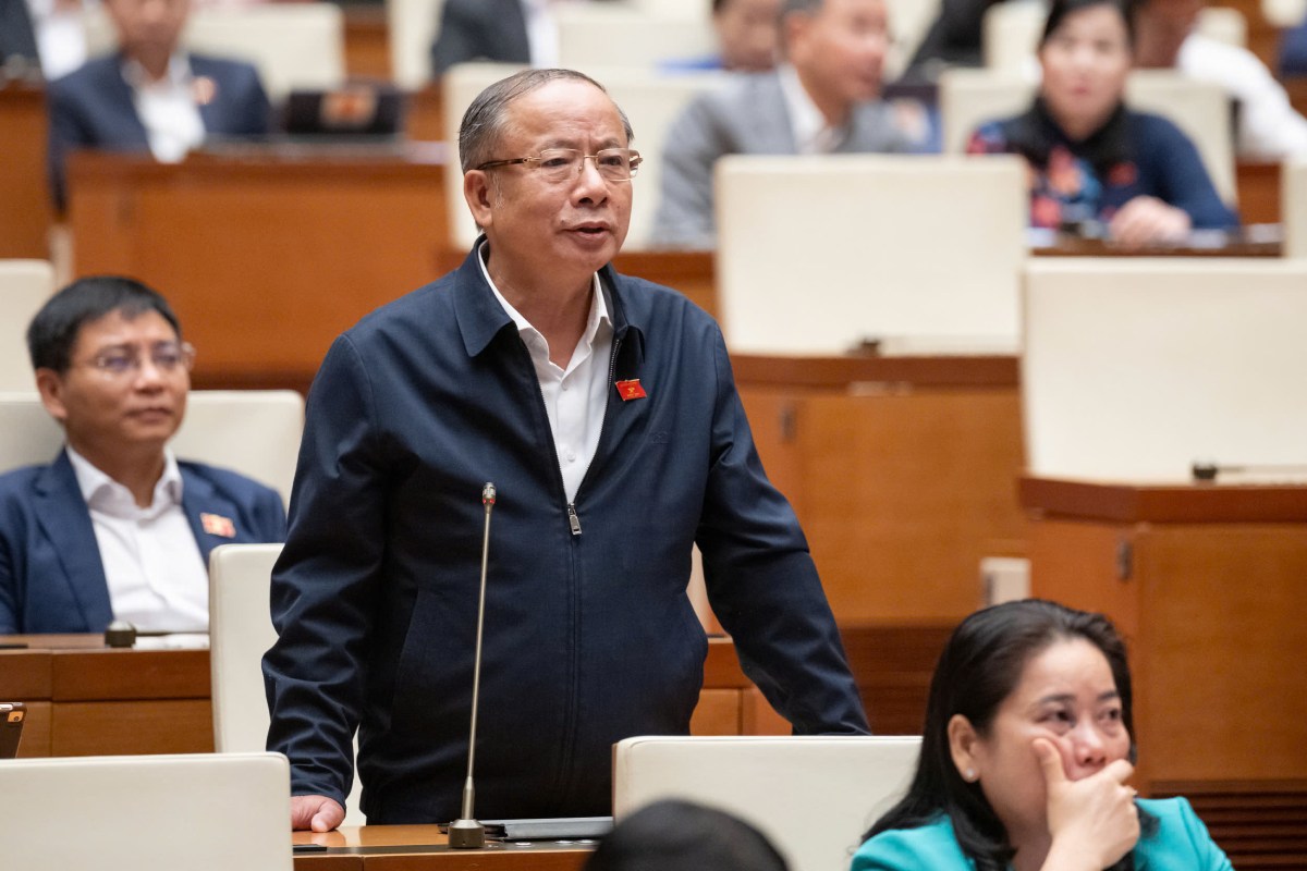 Delegate Nguyen Van Than suggested considering calculations to have a direction for tax collection with digital currency. Photo: Pham Thang