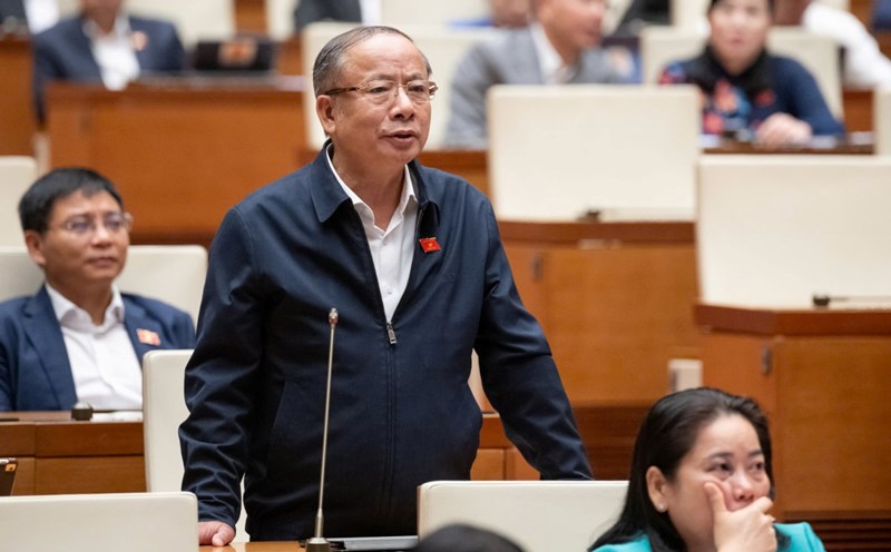 Delegate Nguyen Van Than suggested considering calculations to have a direction for tax collection with digital currency. Photo: Pham Thang