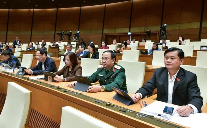 The National Assembly voted to pass the Law amending and supplementing a number of articles of the Law on Officers of the Vietnam People's Army. Photo: Pham Dong