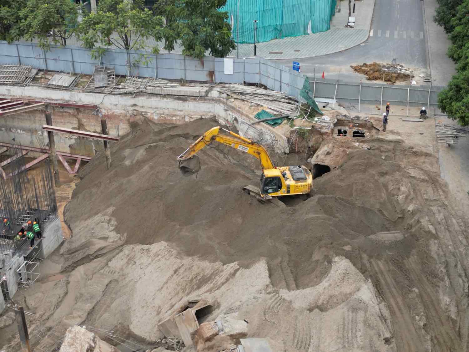Khu vực đường đang được san lấp. Ảnh: Hữu Chánh