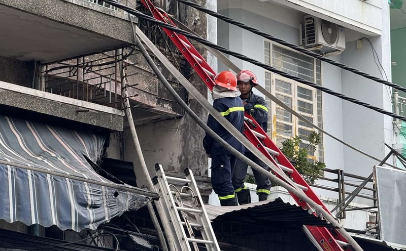 House fire in central Nha Trang, children have not escaped. Photo: Huu Long