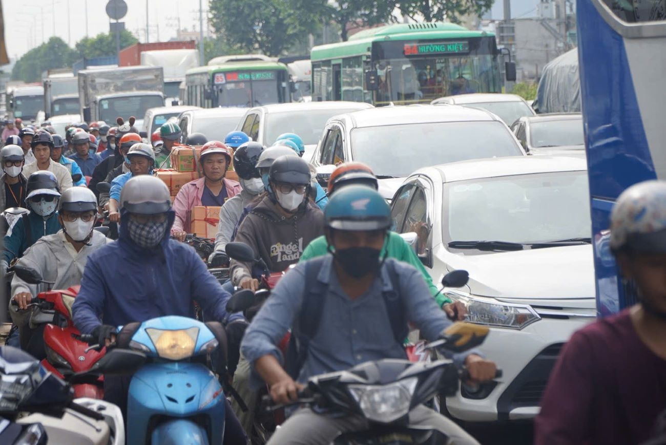 Theo bao cao dau ky nghien cuu tien kha thi du an, doan Quoc lo 22 dai 8,7 km, diem dau tai nut giao An Suong (Quan 12) va diem cuoi tai Vanh dai 3 TPHCM (huyen Hoc Mon) duoc nghien cuu 3 phuong an mo rong voi quy mo mat cat ngang 60m va 10 lan xe.