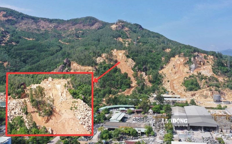Hon Cha Mountain (Tran Quang Dieu Ward, Quy Nhon City, Binh Dinh) was chopped up by "rock bandits" for illegal stone mining. Photo: Hoai Luan