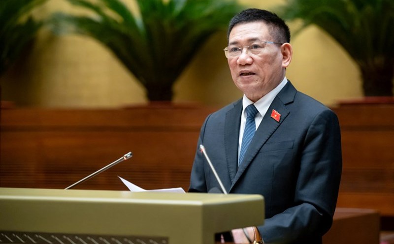 Deputy Prime Minister Ho Duc Phoc presents the Proposal on the draft Resolution on VAT reduction. Photo: Pham Dong