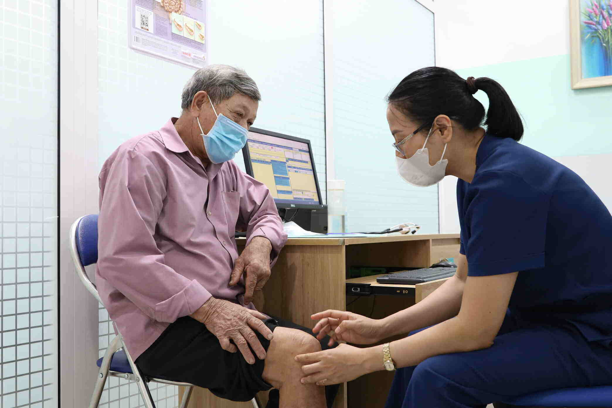  Cham soc nguoi cao tuoi tai TP Da Nang. Anh: Mai Huong