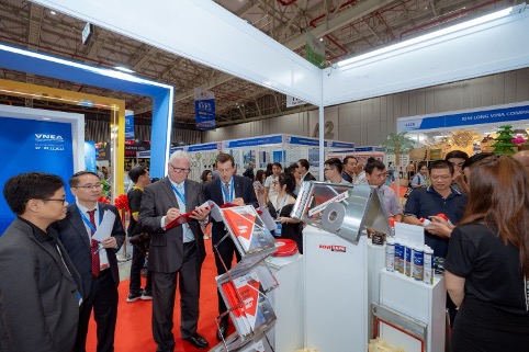 The exhibition is an opportunity to expand trade in the elevator and auxiliary industry. Photo: Tung Thu