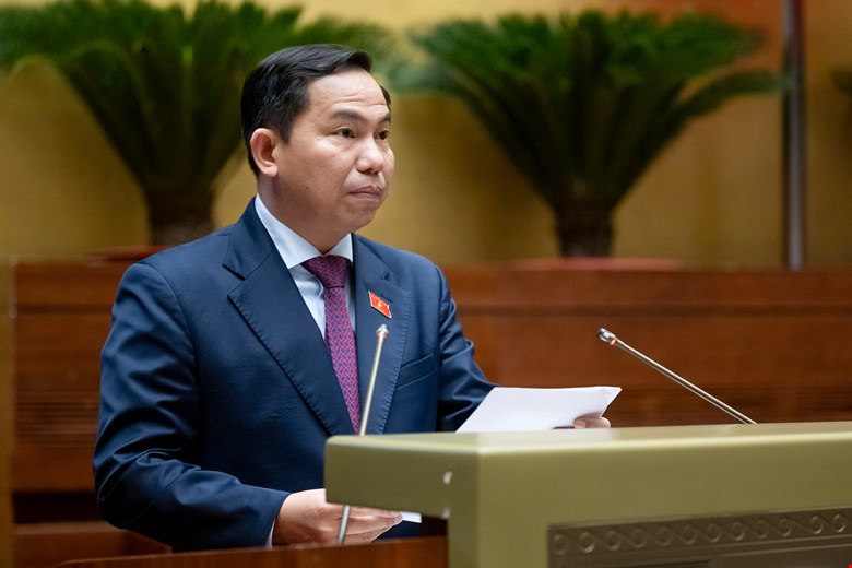 Chu nhiem Uy ban Tai chinh, Ngan sach Le Quang Manh trinh bay Bao cao tham tra ve du thao Nghi quyet. Anh: Quochoi.vn
