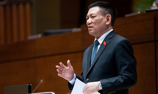 Phó Thủ tướng Hồ Đức Phớc làm rõ một số vấn đề đại biểu quan tâm về dự thảo Nghị quyết của Quốc hội về giảm thuế giá trị gia tăng. Ảnh: Quốc hội