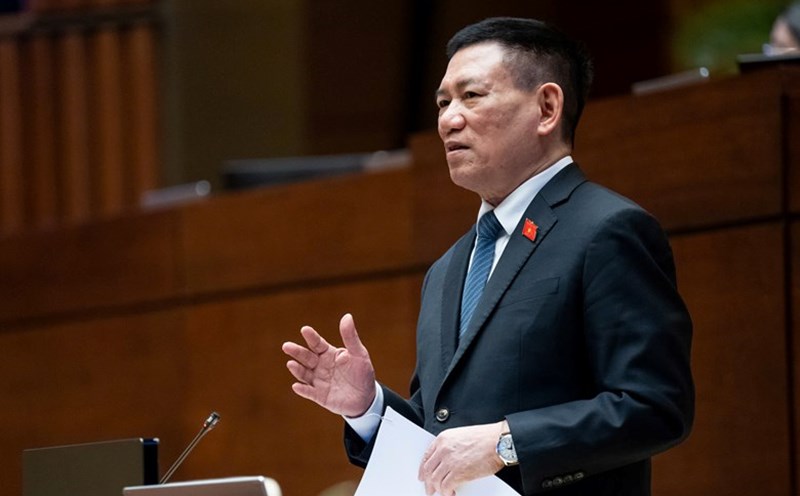 Deputy Prime Minister Ho Duc Phoc clarified a number of issues of concern to delegates regarding the National Assembly's draft Resolution on value-added tax reduction. Photo: National Assembly