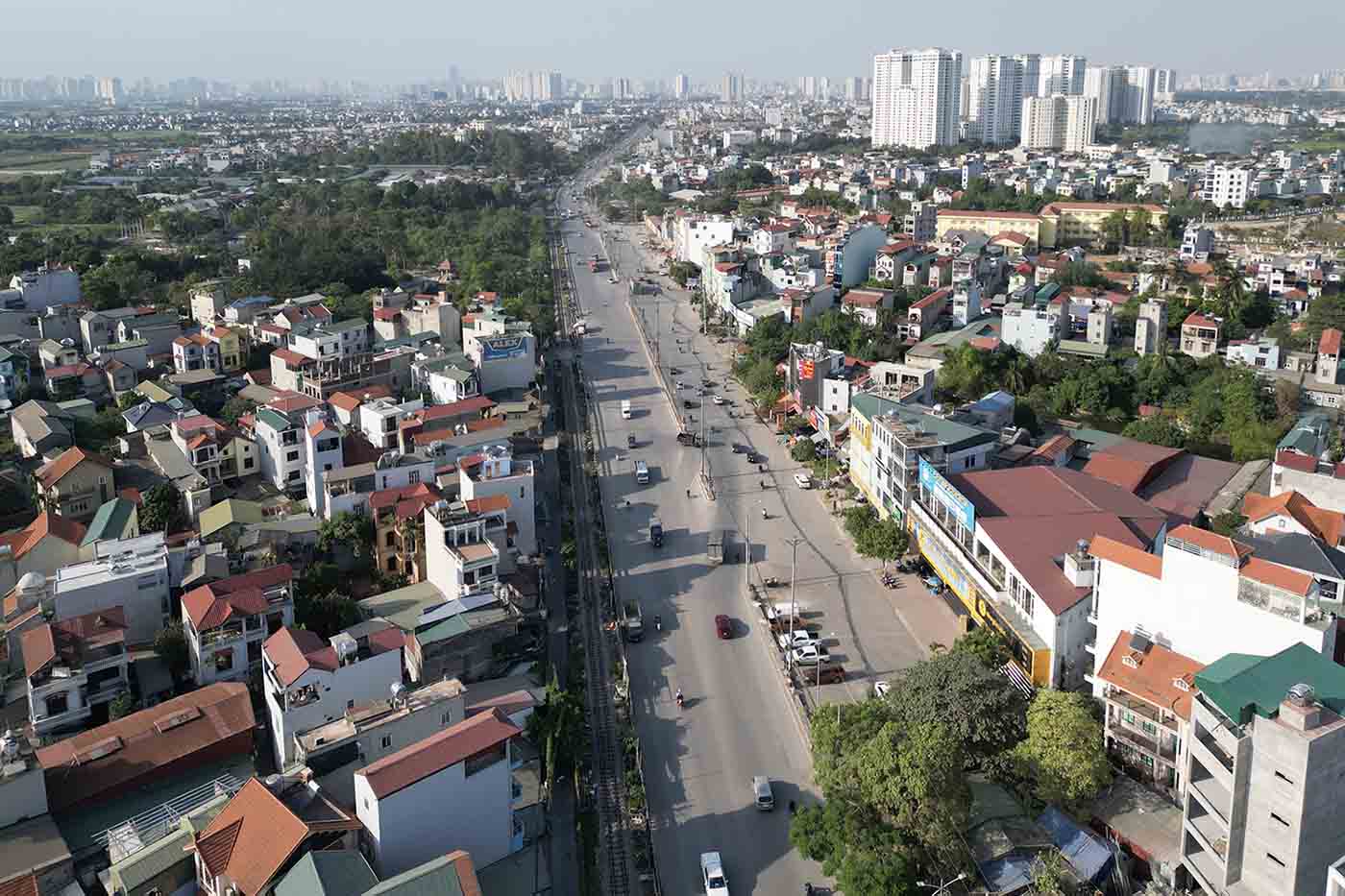 Quoc lo 1A la tuyen duong giao thong trong diem, huyet mach cua huyen Thanh Tri va TP Ha Noi. Du an hoan thanh mo rong se co mat cat ngang 46-56m, giup giam tai un tac giao thong, gop phan phat trien kinh te - xa hoi huyen Thanh Tri noi rieng va Thu do noi chung. Anh: Huu Chanh