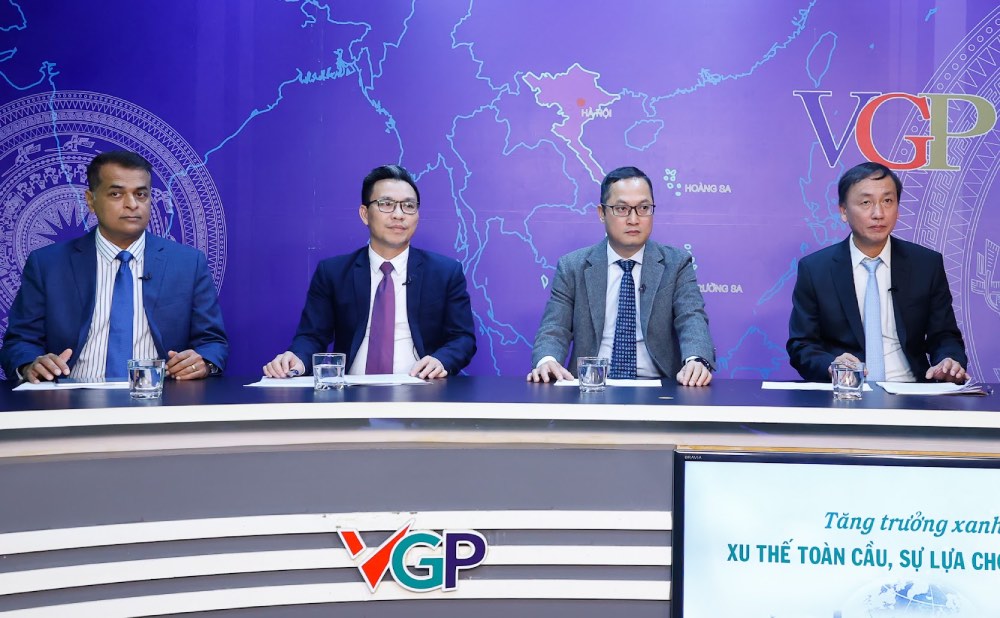 Guests attending the seminar "Green growth - Global trend, inevitable choice". Photo: VGP/Nhat Bac