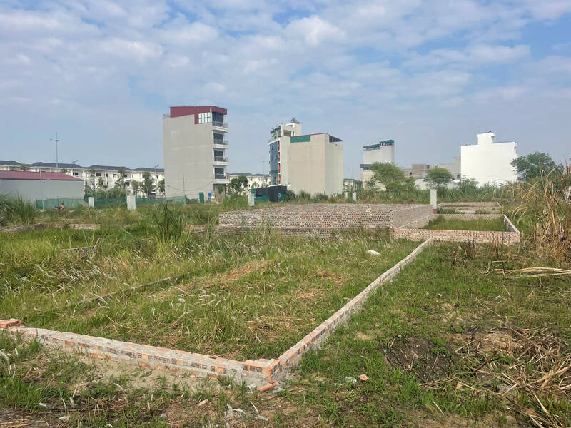 The land segment in the suburbs of Hanoi is attracting a lot of attention. Photo: Le Tam