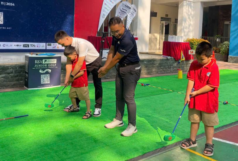 Golf is introduced into schools. Photo: To Vinh Dien Primary School (Dong Da), Hanoi.