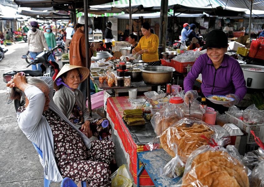Breakfast in the workers' market.