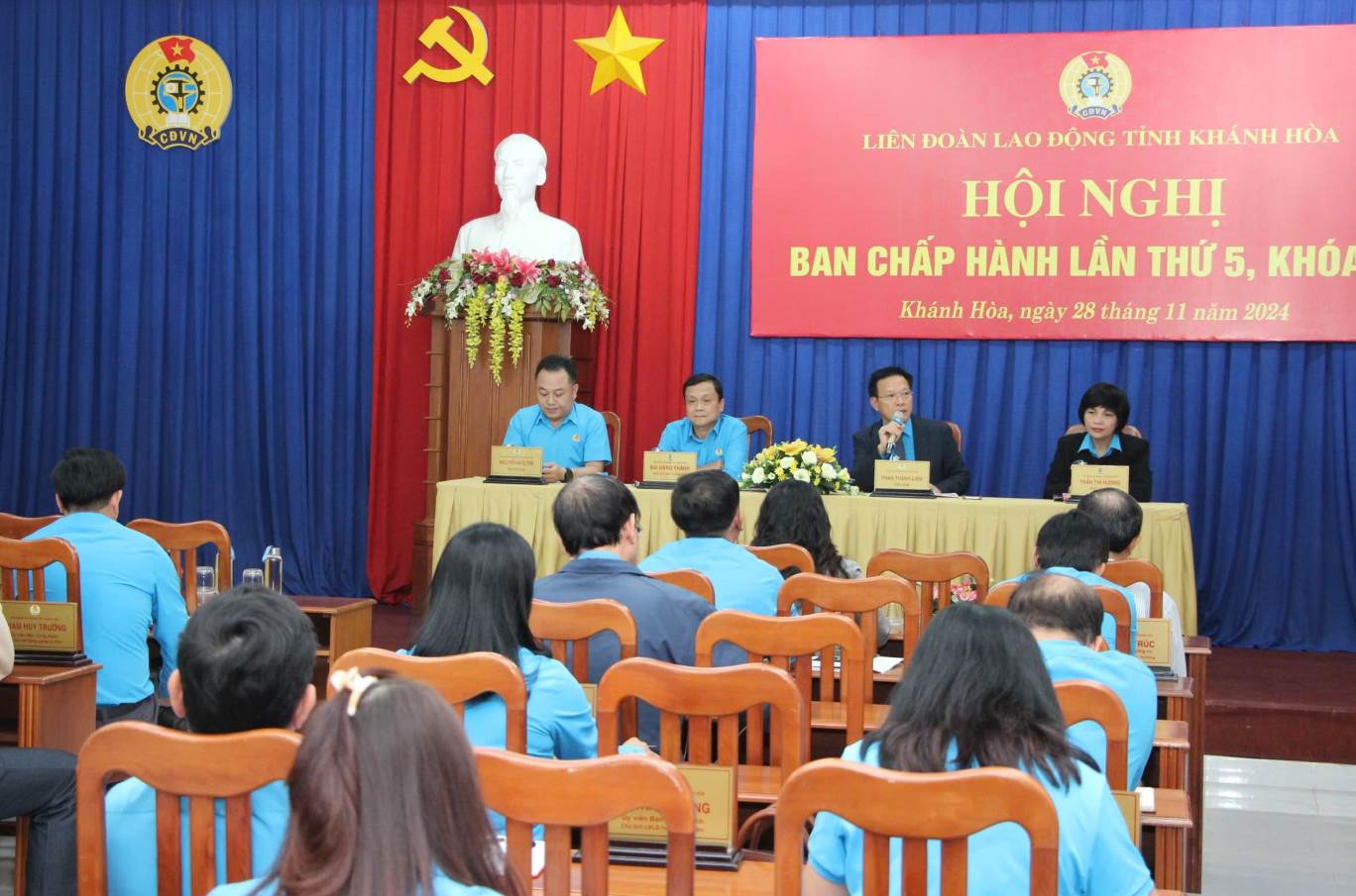 Khanh Hoa Provincial Federation of Labor held the 5th Executive Committee meeting, term XI, to improve personnel work. Photo: Phuong Linh