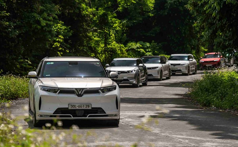 To achieve the goal of “greening” transportation, Vietnam will need to invest nearly 14 billion USD by 2040 in a network of charging stations. Photo: Vinfast