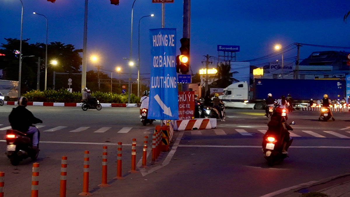 People feel more secure when Phu Huu roundabout is divided into lanes.