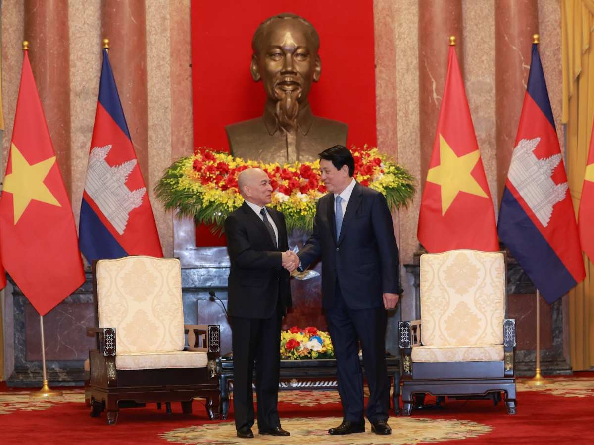 President Luong Cuong meets with Cambodian King Norodom Sihamoni. Photo: Hai Nguyen