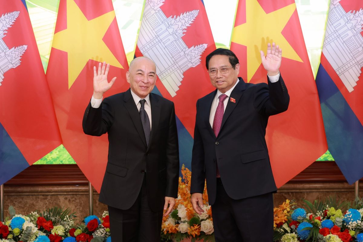 Prime Minister Pham Minh Chinh meets with Cambodian King Norodom Sihamoni. Photo: Hai Nguyen