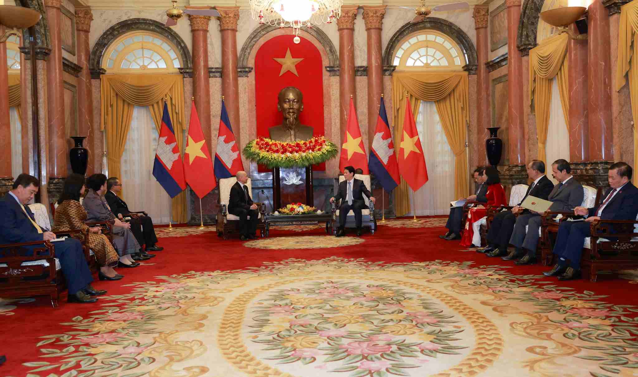 Politburo member and President Luong Cuong met with King Norodom Sihamoni after the welcoming ceremony. Photo: Hai Nguyen