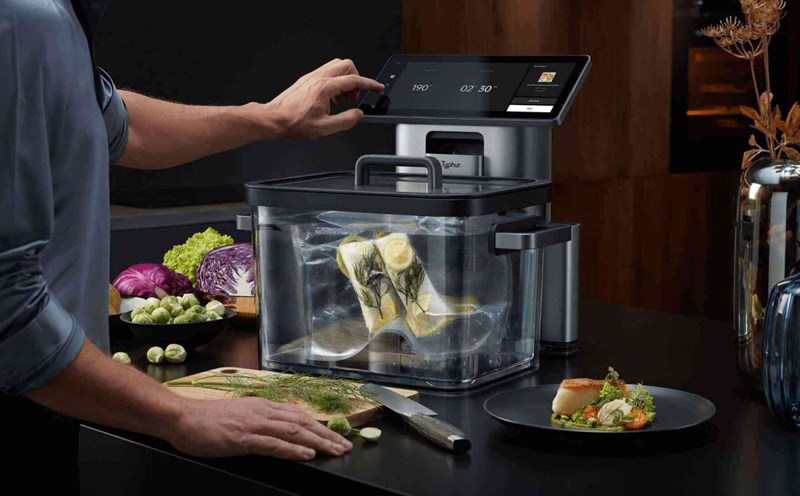 Cooking using the modern Sous Vide method. Photo: An Le