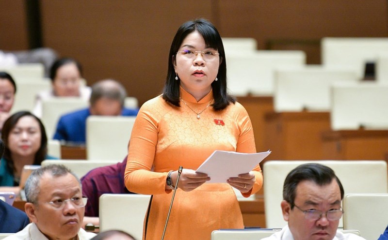 Delegate Nguyen Ngoc Xuan proposed adding the authority to supervise central agencies at the local level to the People's Council at the same level. Photo: Pham Thang