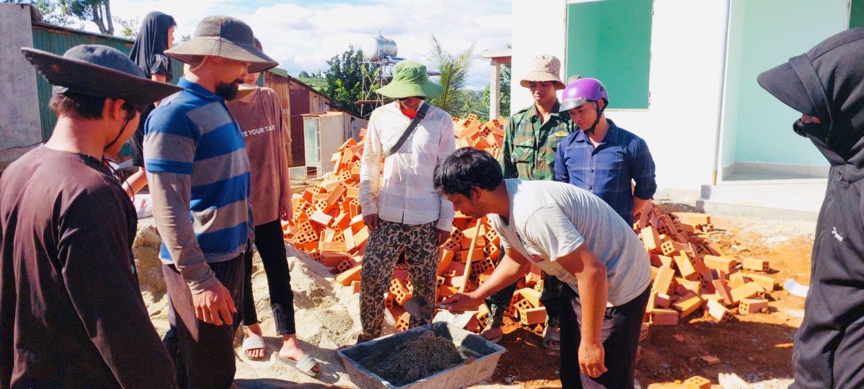 Huyện Tuy Đức, tỉnh Đắk Nông đang nỗ lực đào tạo nghề để nâng cao kỹ năng cho người dân nông thôn, mở ra cơ hội thoát nghèo. Ảnh: Đình Quang