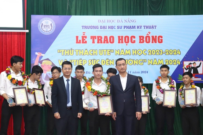 University of Technical Education - University of Danang awarded 20 UTE Challenge scholarships to students. Photo: Nguyen Linh