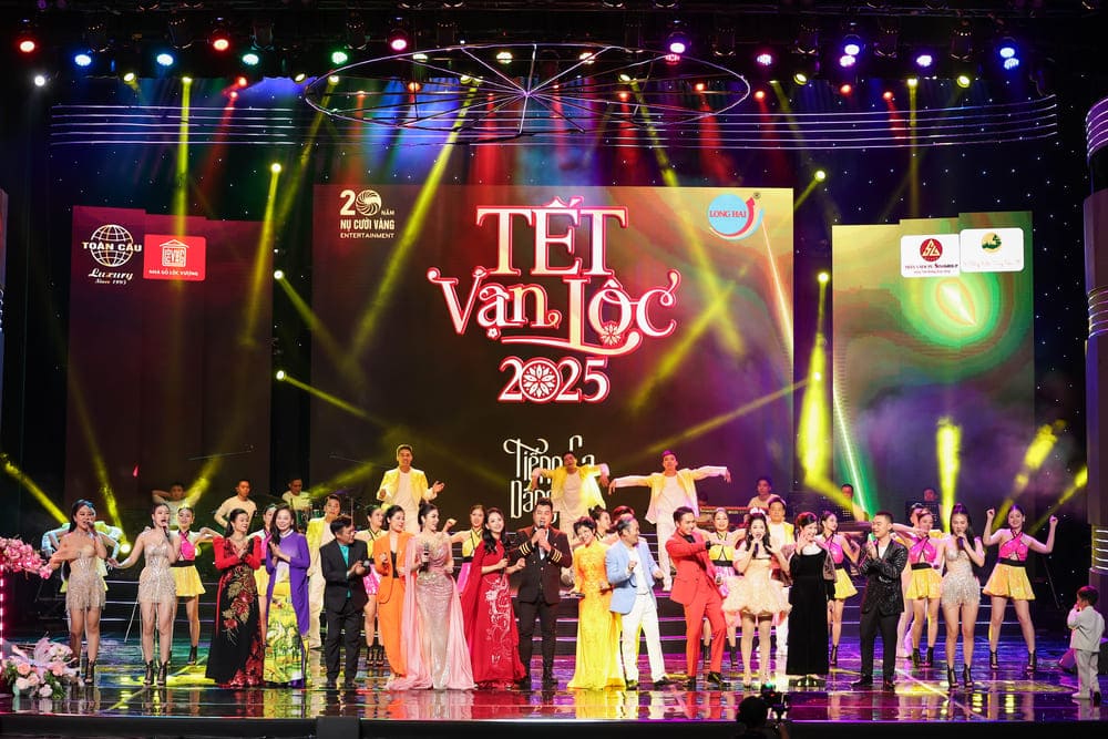 Many artists participate in the program Tet Van Loc 2025. Photo: Organizing Committee