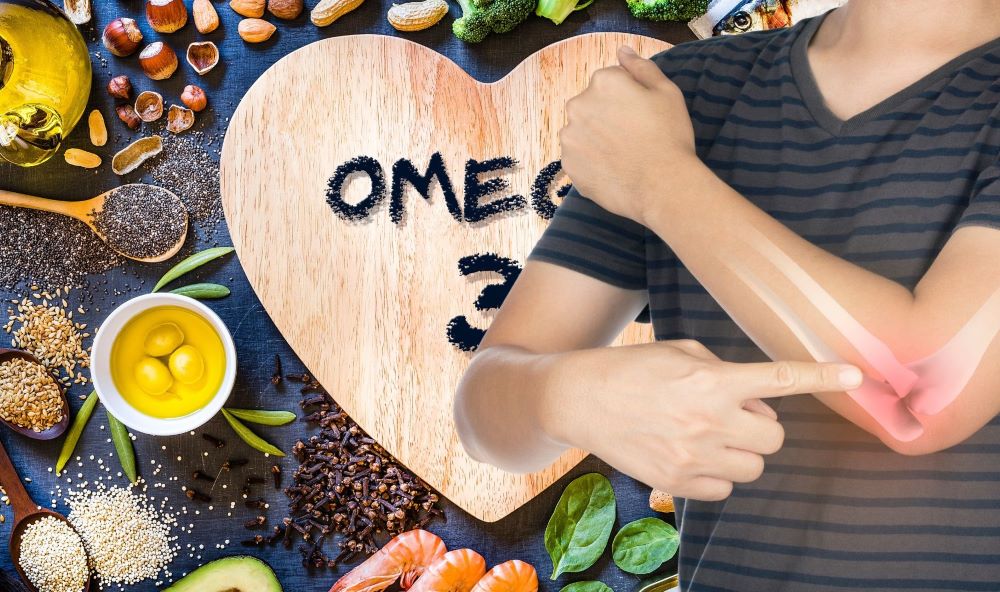 Choose snacks rich in omega-3 fatty acids to help reduce arthritis and promote bone health. Graphics: Thanh Thanh