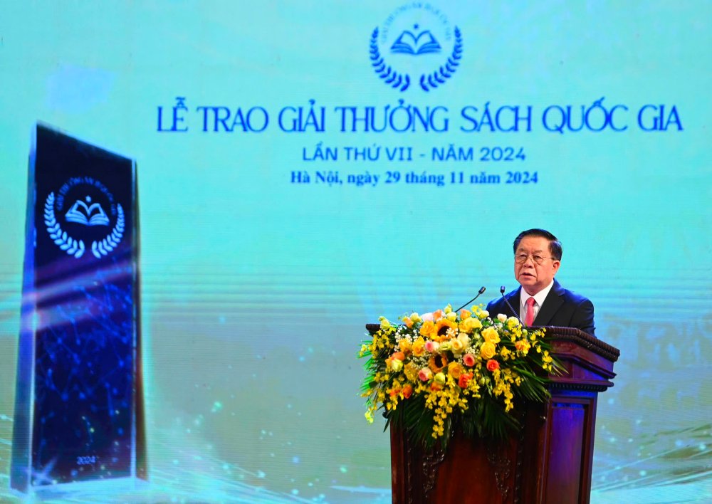 Mr. Nguyen Trong Nghia - Member of the Politburo, Secretary of the Party Central Committee, Head of the Central Propaganda Department spoke at the 7th National Book Awards Ceremony. Photo: Organizing Committee