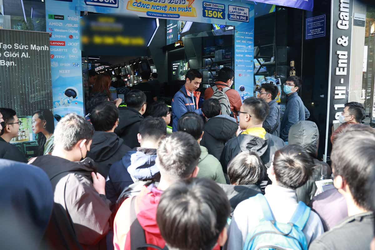 Black Friday shocking discounts, stores packed with shoppers