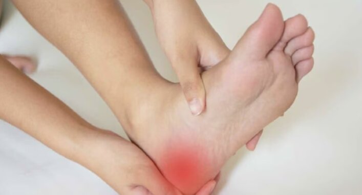 Practicing yoga can help relieve heel pain. Photo: According to Healthshots.