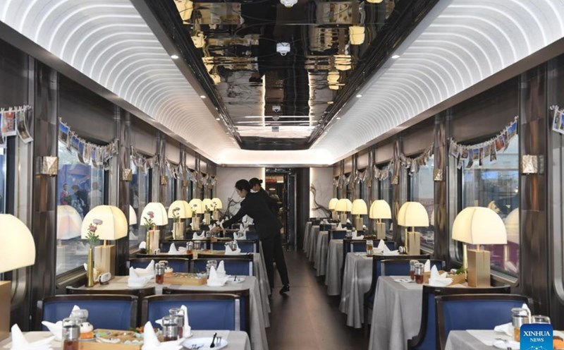 In the next two years, a series of luxury trains and new transcontinental itineraries will be put into operation, making lovers of this type of travel excited. Photo: Xinhua