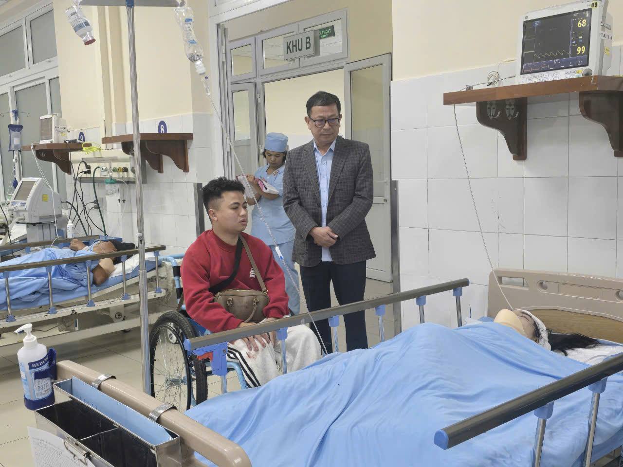 Ms. Van Anh, one of the four victims injured in the electric car accident in Da Lat, Lam Dong. Photo: Long Van