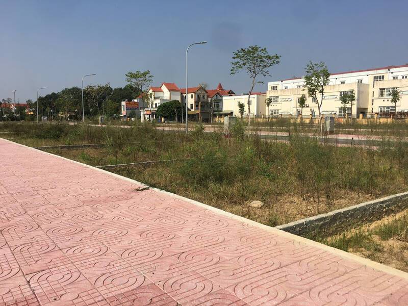 The land segment in the suburbs of Hanoi is attracting a lot of attention. Photo: Thu Giang