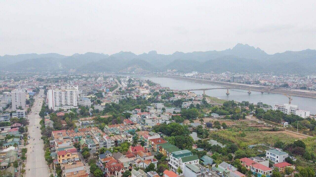 Hoa Binh Provincial People's Committee granted investment certificate for ecological urban area worth over 1,400 billion VND. Photo: Ngoc Linh