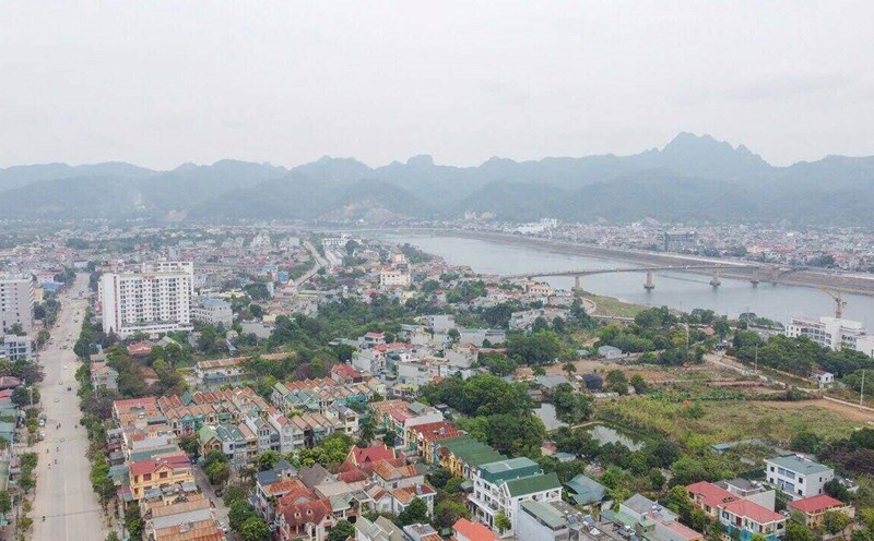 Hoa Binh Provincial People's Committee granted investment certificate for ecological urban area worth over 1,400 billion VND. Photo: Ngoc Linh