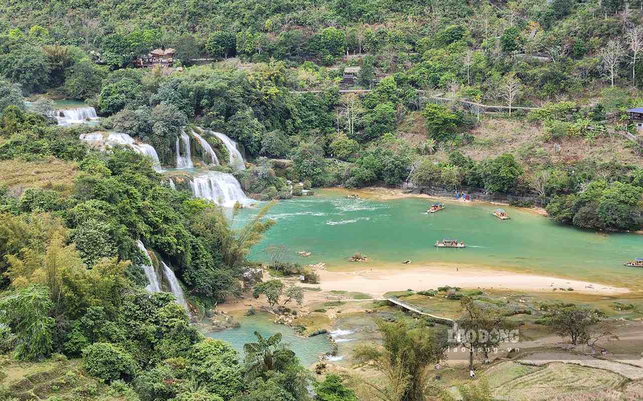 Toan canh thac Ban gioc nhin tu phia Viet Nam. Anh: Tan Van.