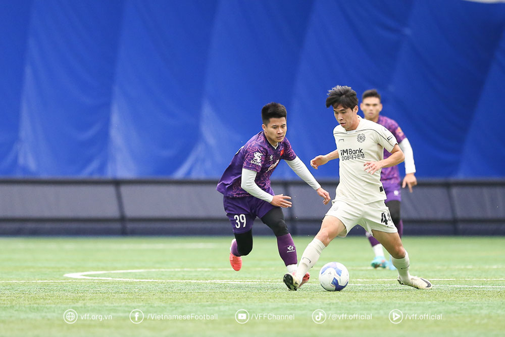 Tuyen Viet Nam thi dau kha lep ve truoc Daegu FC. Du vay, hang thu cua “Nhung chien binh sao vang” van dung vung.