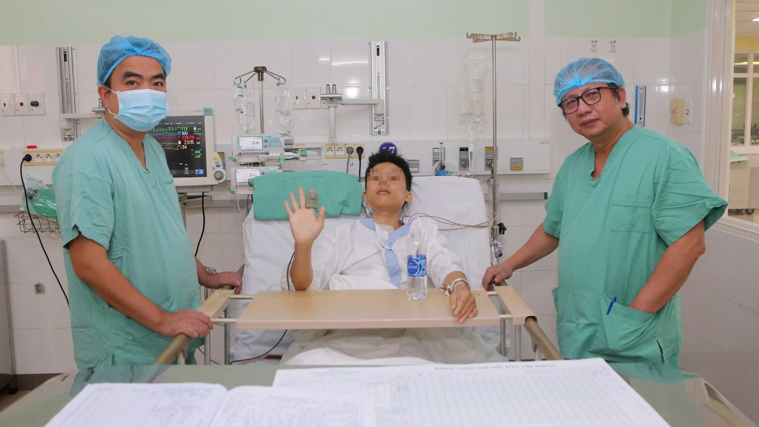 After the heart transplant, patient P.'s health is recovering well. Photo: Lan Huong.
