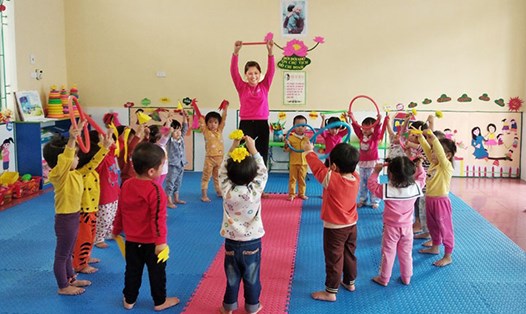 Hệ số lương giáo viên mầm non tùy thuộc vào xếp hạng. Ảnh: Mạnh Cường