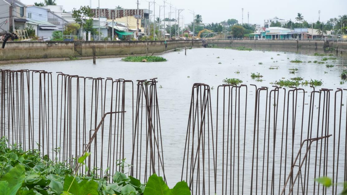 Du an ke rach Cai Son doan qua phuong An Binh, quan Ninh Kieu, TP Can Tho voi von dau tu gan 315 ti dong, khi hoan thanh duoc ky vong se khac phuc tinh trang sat lo, ngap ung giup viec di lai, sinh hoat cua nguoi dan thuan loi hon.