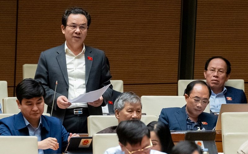 Delegate Hoang Van Cuong - Hanoi National Assembly Delegation discussed the regulation of deducting no more than 3 months' salary to put into the reward and welfare fund. Photo: National Assembly