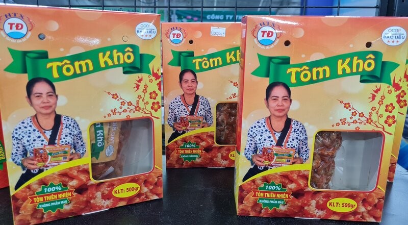 Nhieu san pham OCOP nham mac hang hoa con don dieu, van con tam ly so hang giai, nen in ca hinh cua minh len bao bi san pham. Anh: Nhat Ho