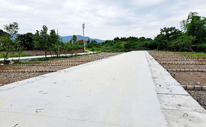 Experts advise investors to be cautious when buying land at this time. Illustration photo: Luc Giang