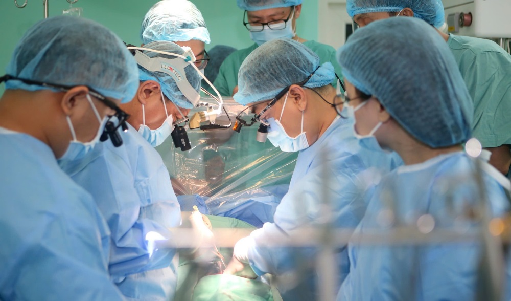 Doctors perform a heart transplant.